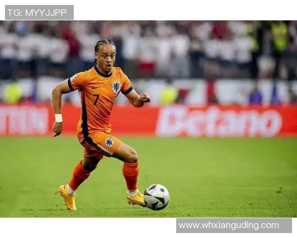 哈维西蒙斯：新星崛起的足球天才与未来之路探讨